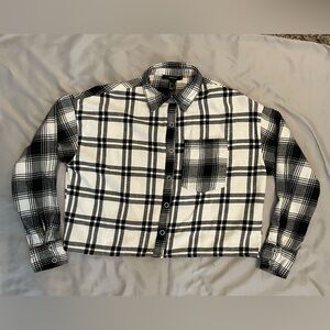 Forever 21 Women’s Oversized Black and White Plaid Flannel Cropped Shirt Size S